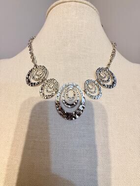 Vintage 1946 NOS Hammered Silver Tone Bib Necklace